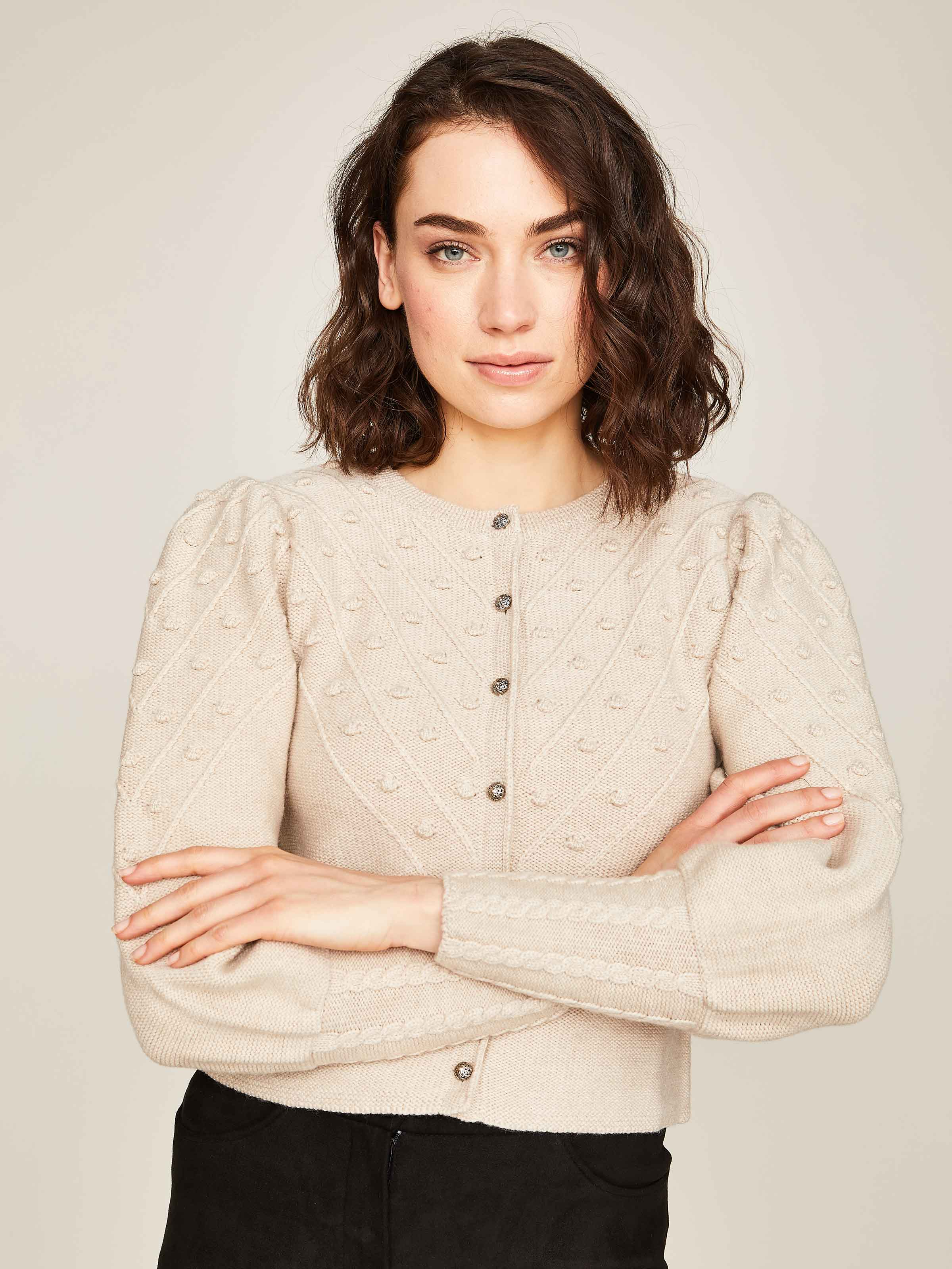 Strickjacke mit Noppen Strickjacke mit Noppen