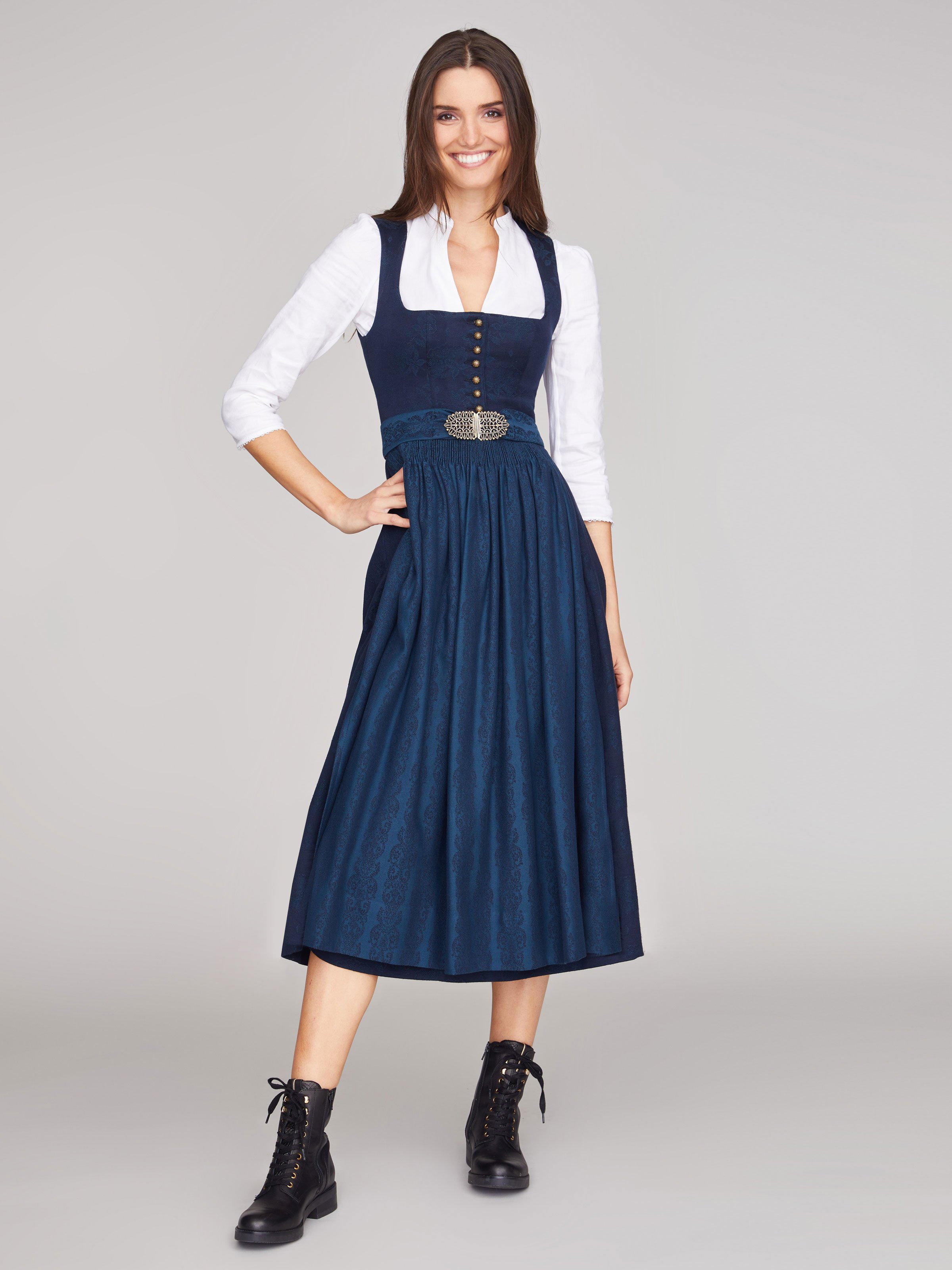 Dirndl in Nachtblau Dirndl in Nachtblau