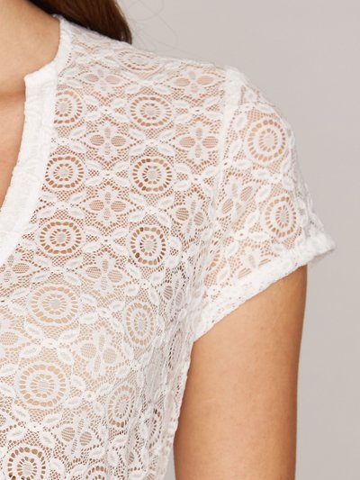 Weiße Dirndlbluse mit Blumen-Kreis-Spitze