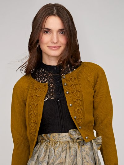 Senf-farbene Strickjacke mit aufwendigem Muster