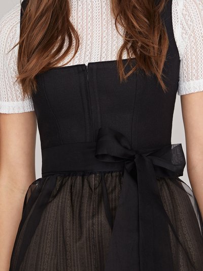 Schwarzes Dirndl Schwarzes Dirndl