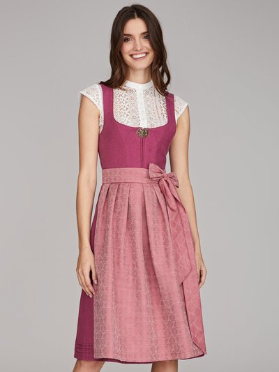 Beerenfarbenes Dirndl mit goldener Zierschnalle Beerenfarbenes Dirndl mit goldener Zierschnalle