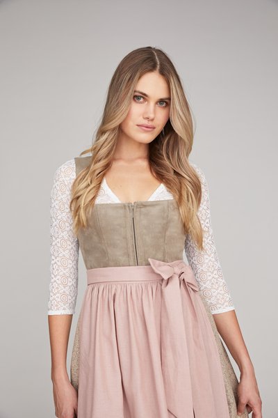 Langarm-Dirndlbluse mit V-Ausschnitt