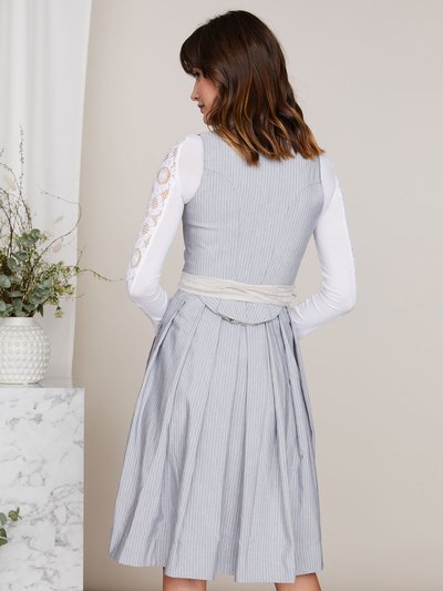 Pastellfarbenes Streifen-Dirndl in Eisblau und Grau Pastellfarbenes Streifen-Dirndl in Eisblau und Grau