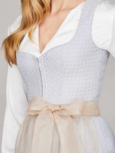 Hellblaues Dirndl mit Herzausschnitt Hellblaues Dirndl mit Herzausschnitt