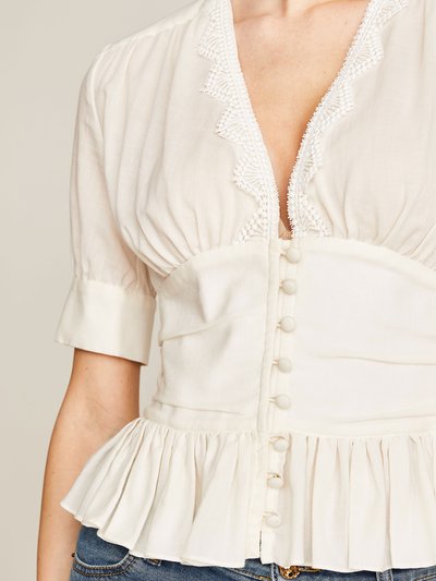 Gerüschte Bluse in Eierschale mit Zierborte Gerüschte Bluse in Eierschale mit Zierborte