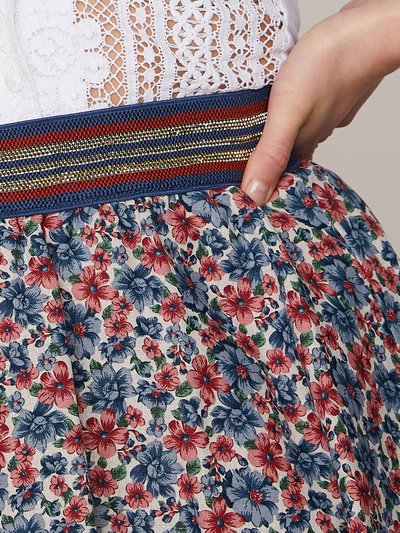 Trachtenrock mit Blumenmuster in rot und blau Trachtenrock mit Blumenmuster in rot und blau