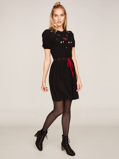 Schwarzes Strickkleid mit Handstickerei