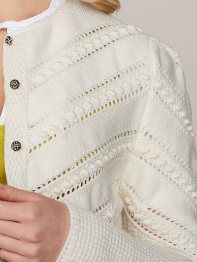 Kuschelige Strickjacke in Cremeweiß
