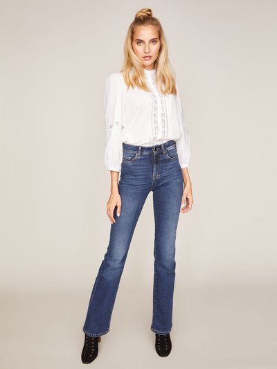Weiße Bluse mit Häkelspitze Weiße Bluse mit Häkelspitze