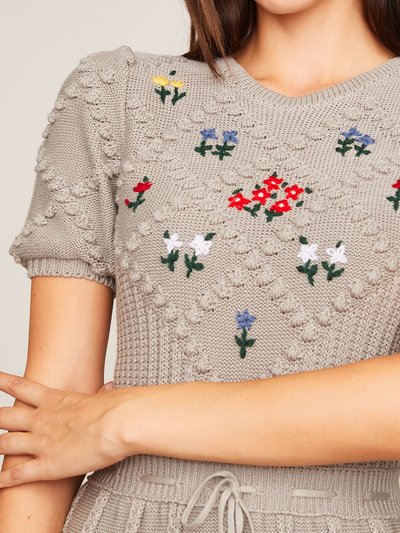 Graues Strickkleid