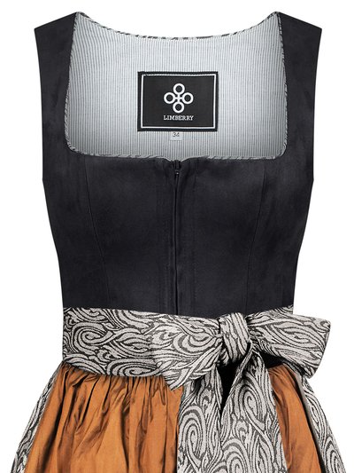 Schwarzes Dirndl im Animalprint mit zwei Schürzen Schwarzes Dirndl im Animalprint mit zwei Schürzen