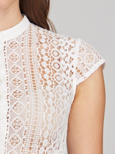 Cremeweiße Dirndlbluse mit Flügelarm Cremeweiße Dirndlbluse mit Flügelarm