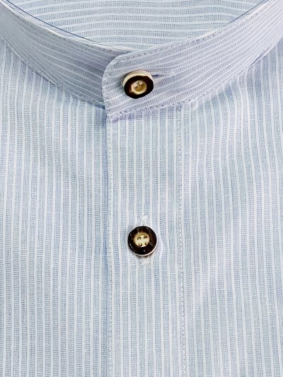 Blau-Weiß gestreiftes Trachtenhemd Blau-Weiß gestreiftes Trachtenhemd