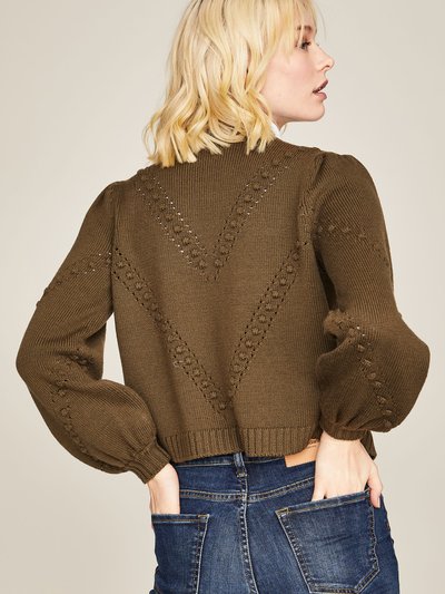 Strickjacke in Moosgrün mit Blumenstickerei