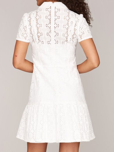 Sommerkleid aus Lochspitze Sommerkleid aus Lochspitze