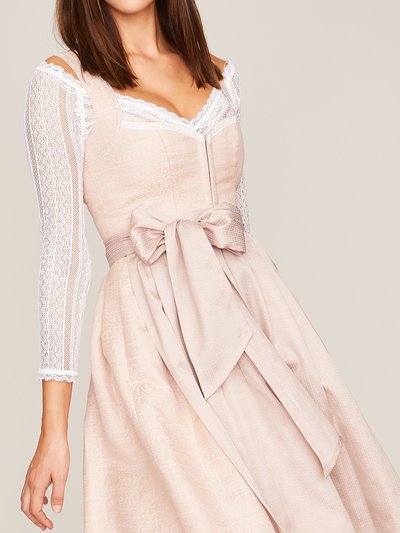Pastell-farbenes Dirndl in sanftem Apricot