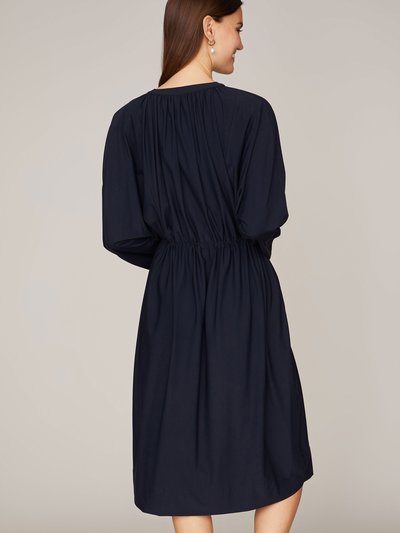 Dunkelblaues Oversize-Kleid mit Knopfleiste Dunkelblaues Oversize-Kleid mit Knopfleiste