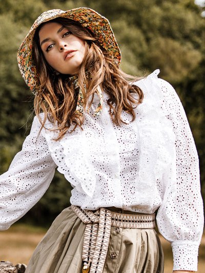 Weiße Bluse mit Volants