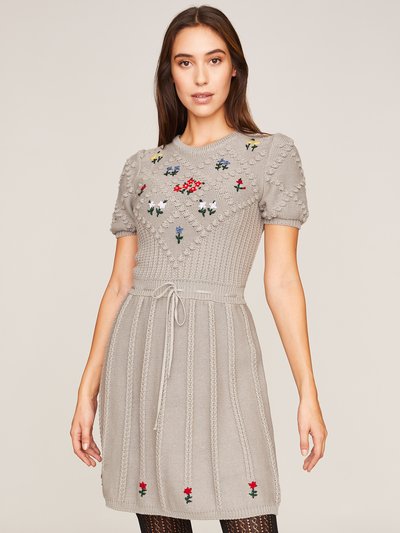 Graues Strickkleid