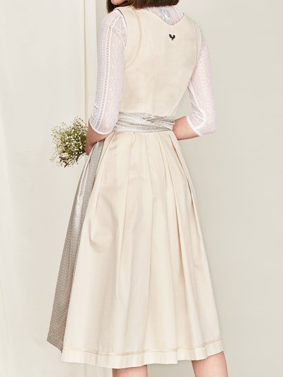 Sandfarbenes Dirndl mit glänzender Schürze Sandfarbenes Dirndl mit glänzender Schürze