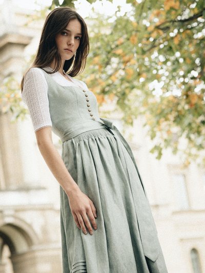 Grünes Dirndl Grünes Dirndl