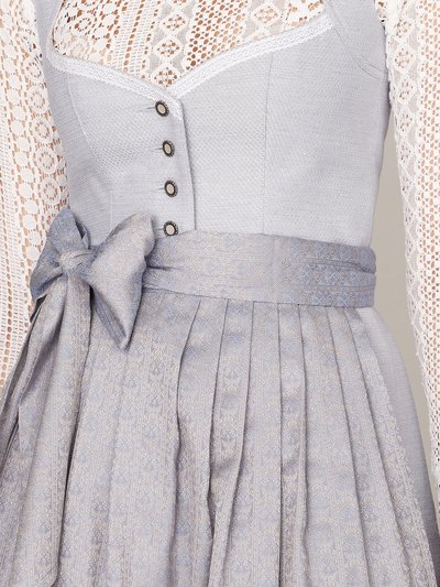Eisblaues Dirndl mit Herzausschnitt Eisblaues Dirndl mit Herzausschnitt
