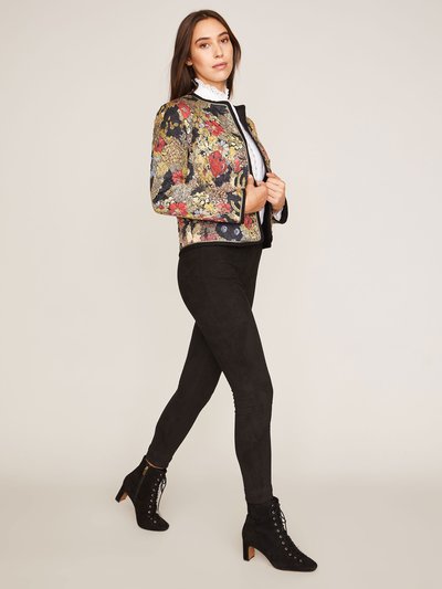 Steppjacke mit Blumenmuster und Goldknöpfen Steppjacke mit Blumenmuster und Goldknöpfen