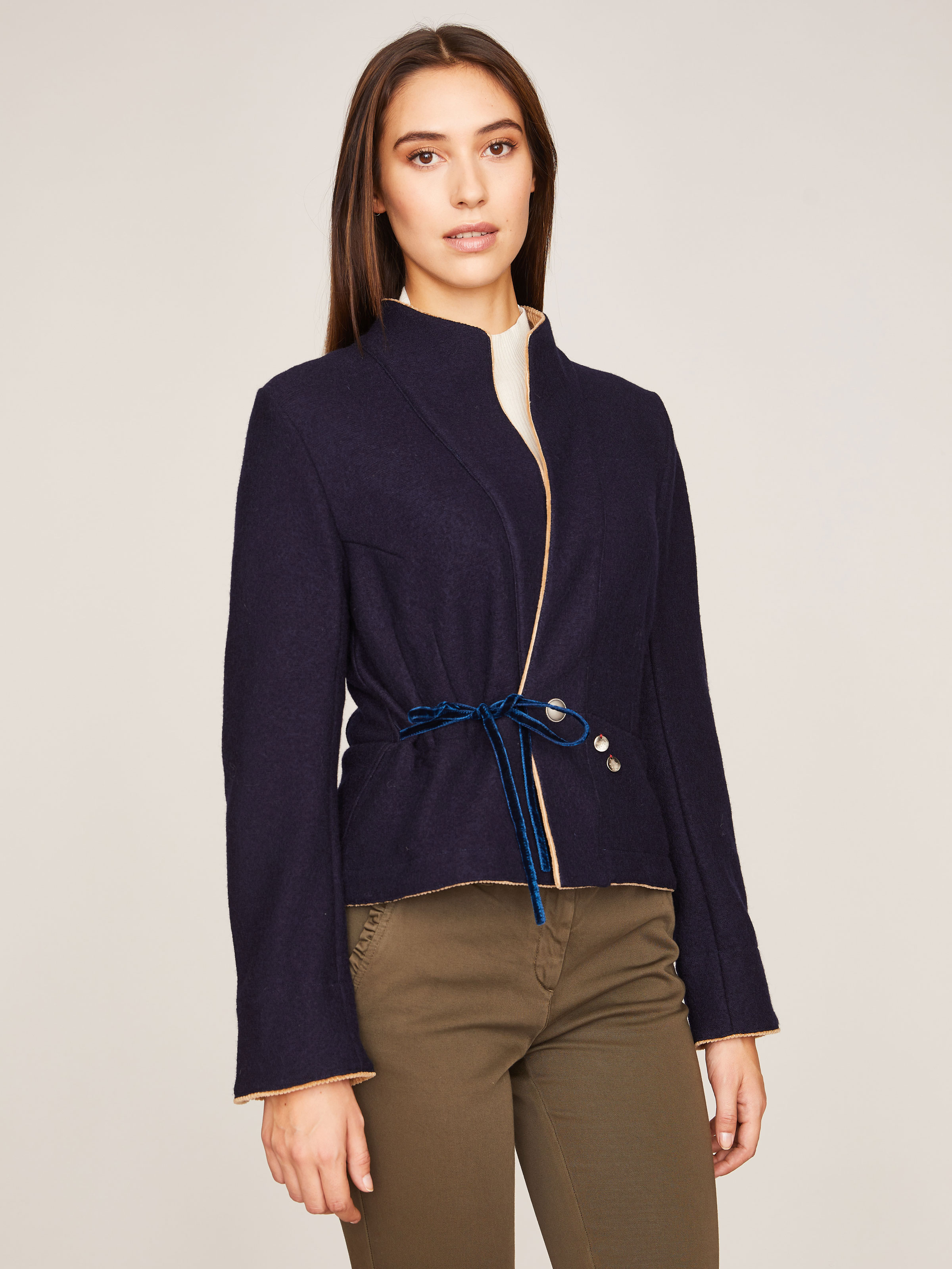 Dunkelblaue Wolljacke Dunkelblaue Wolljacke