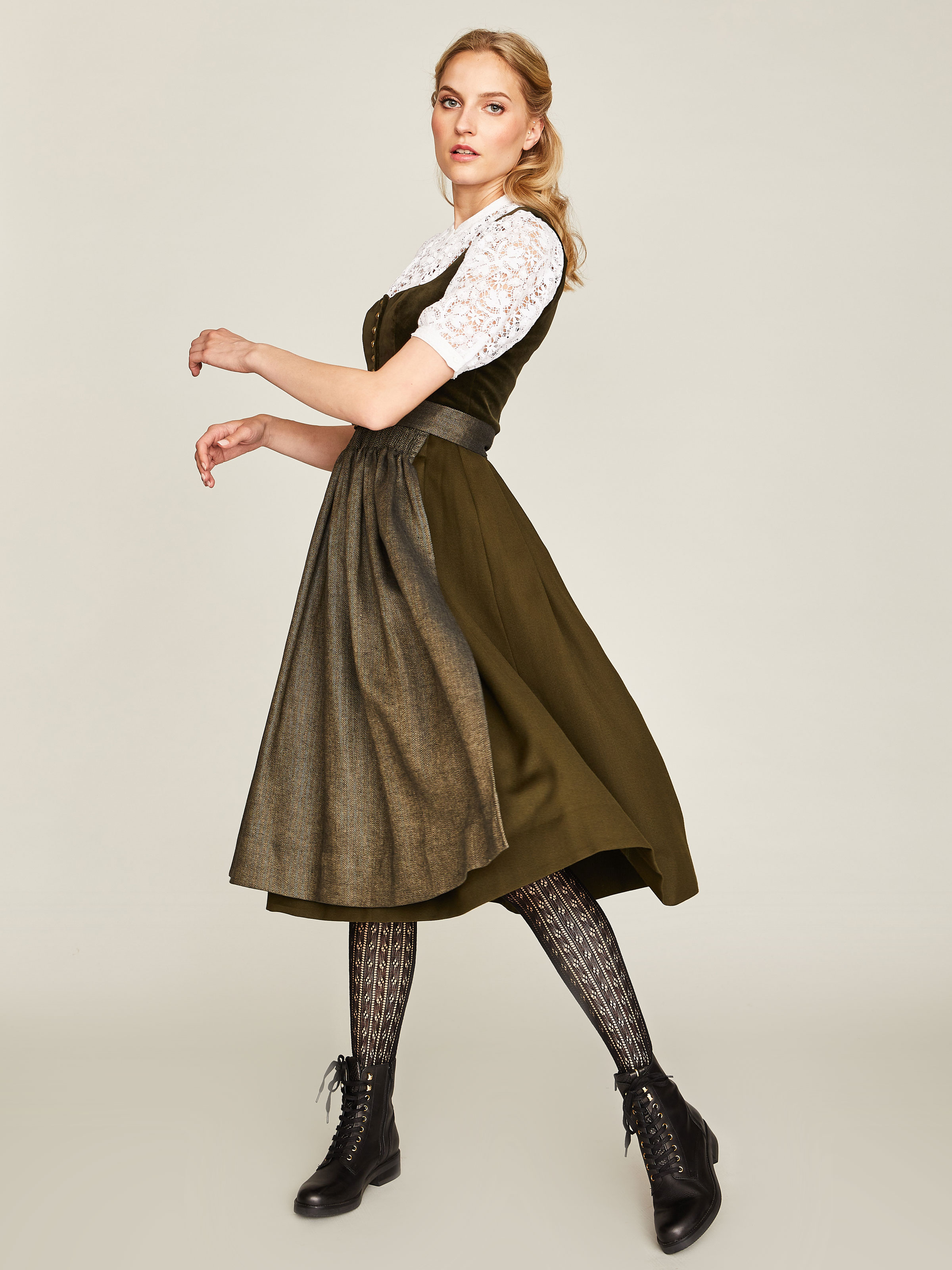 Olivgrünes Dirndl mit Samtmieder und Fischgrät-Schürze Olivgrünes Dirndl mit Samtmieder und Fischgrät-Schürze