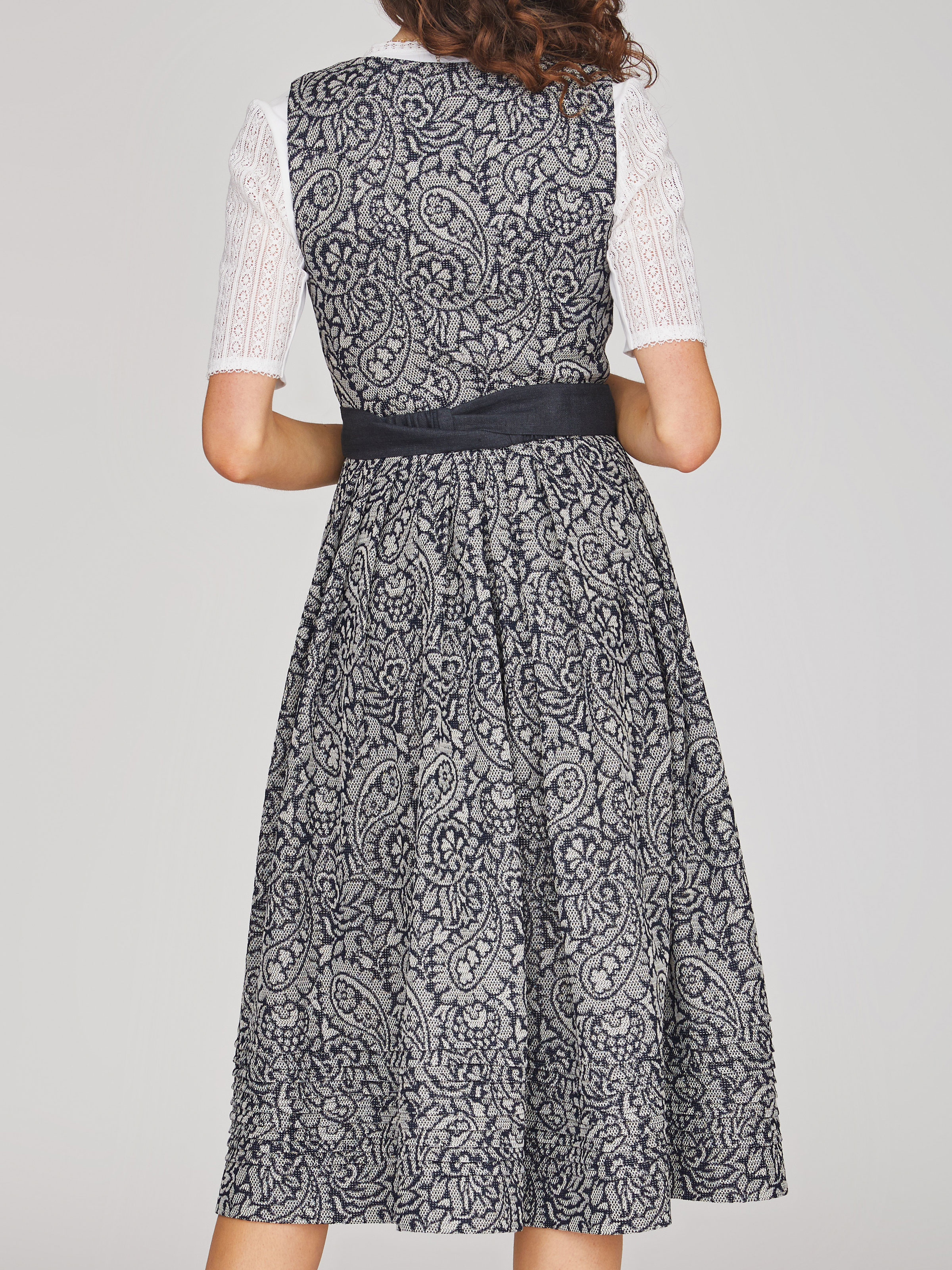 Dunkelblaues Dirndl mit Denim-Optik-Schürze Dunkelblaues Dirndl mit Denim-Optik-Schürze