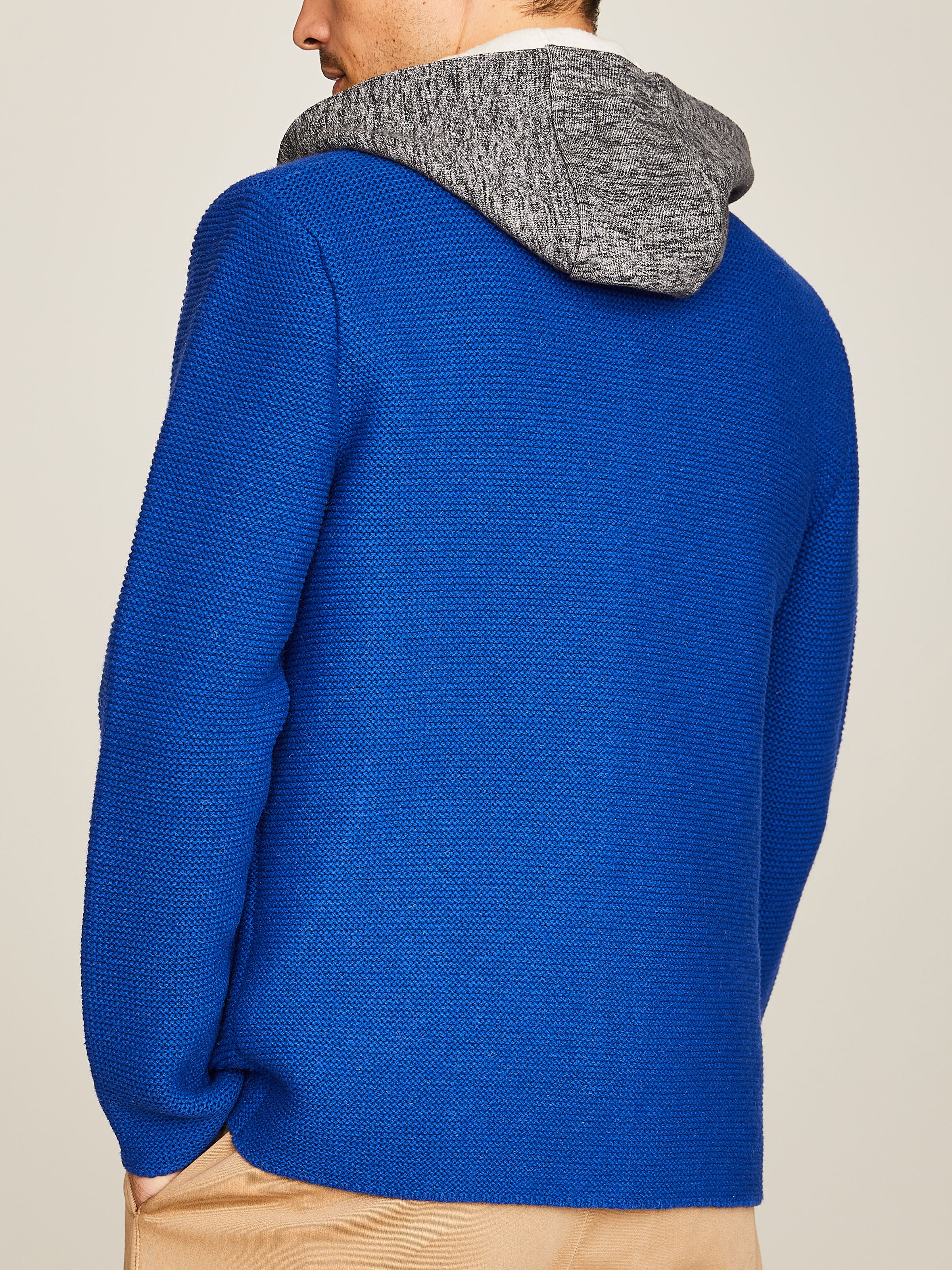 Royalblaue Strickjacke mit abnehmbarer Kapuze Royalblaue Strickjacke mit abnehmbarer Kapuze