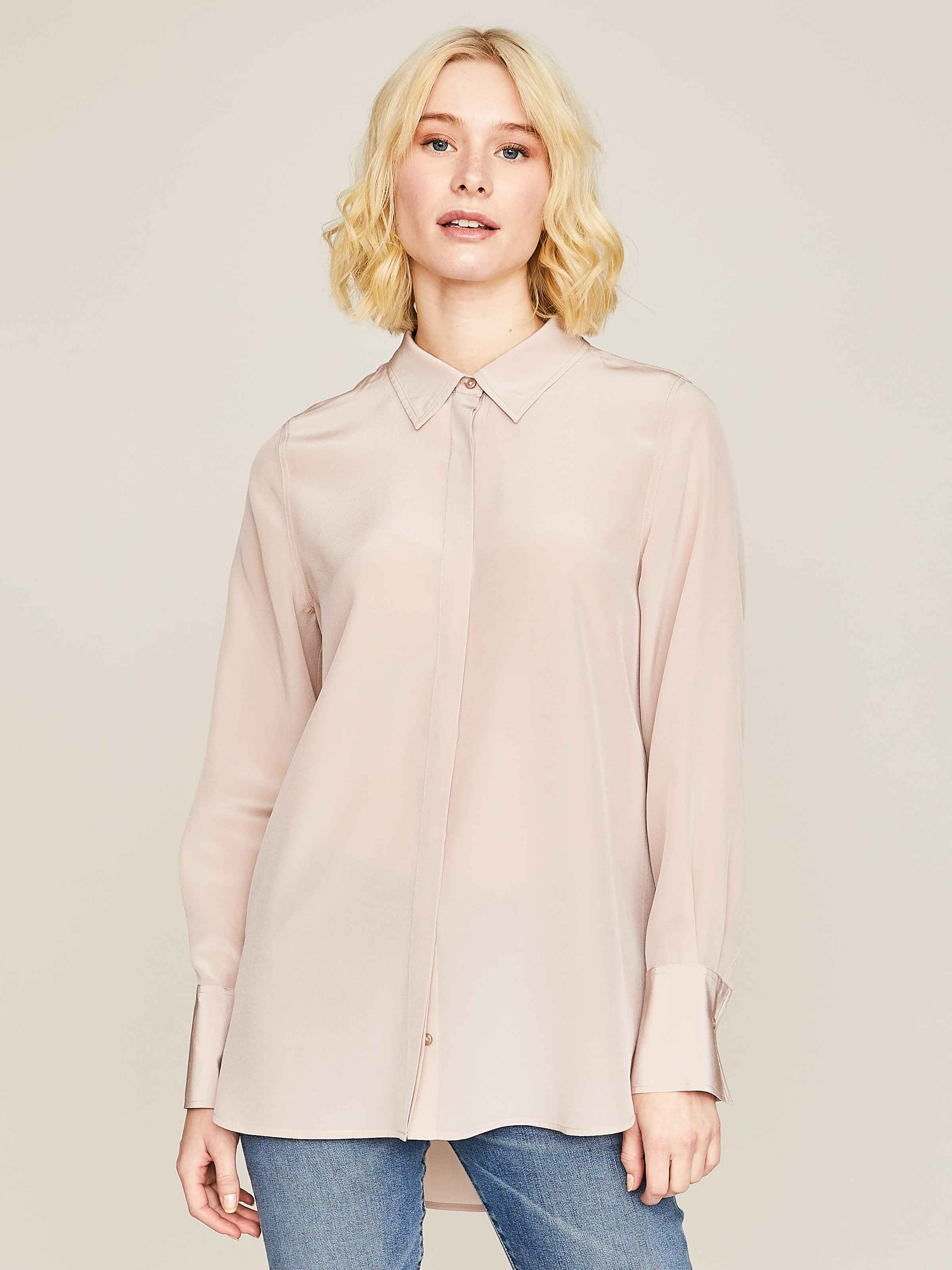Roséfarbene Seidenbluse mit verdeckter Knopfleiste Roséfarbene Seidenbluse mit verdeckter Knopfleiste