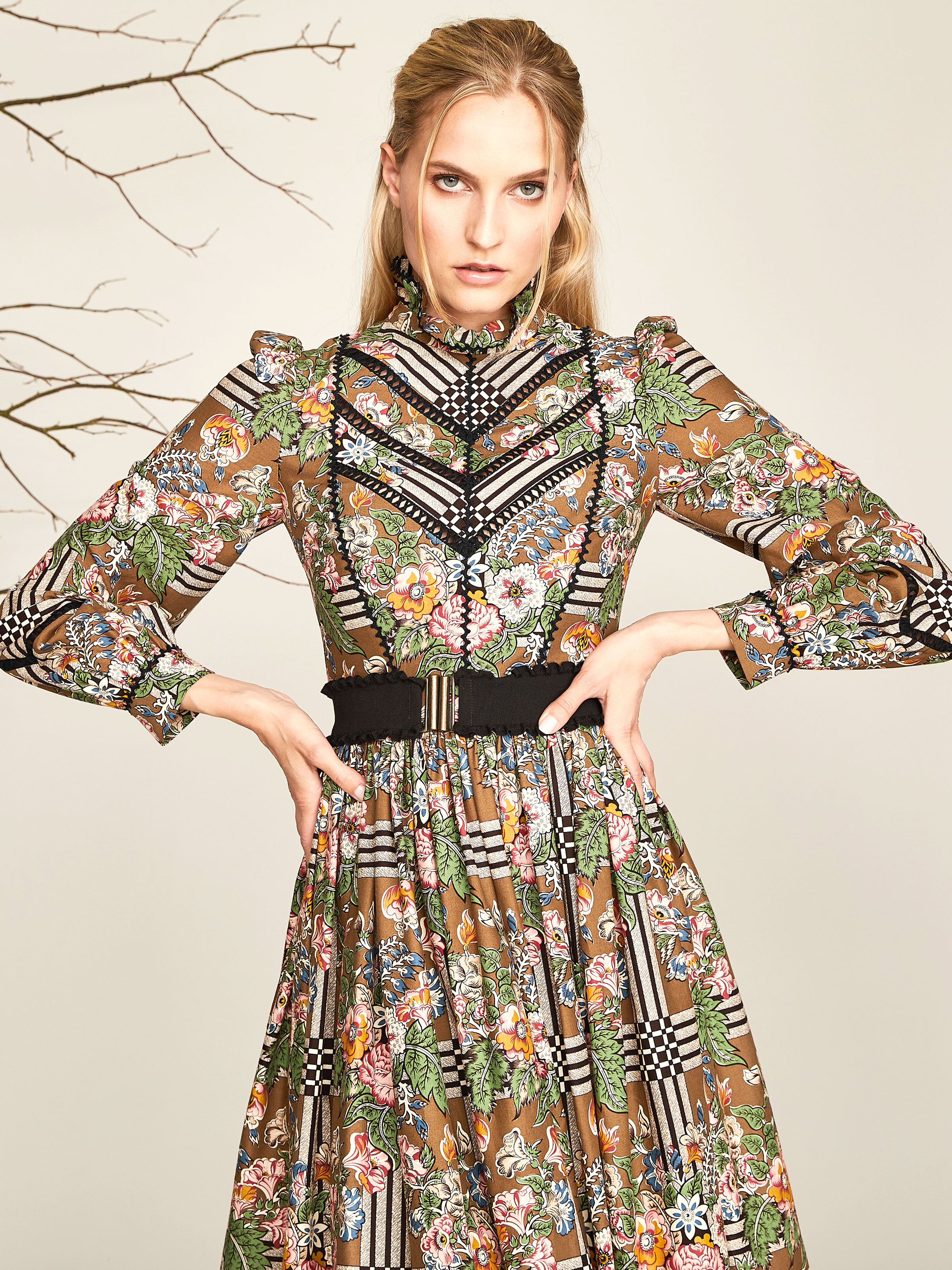 Kleid mit Blumenprint und Puffärmeln Kleid mit Blumenprint und Puffärmeln