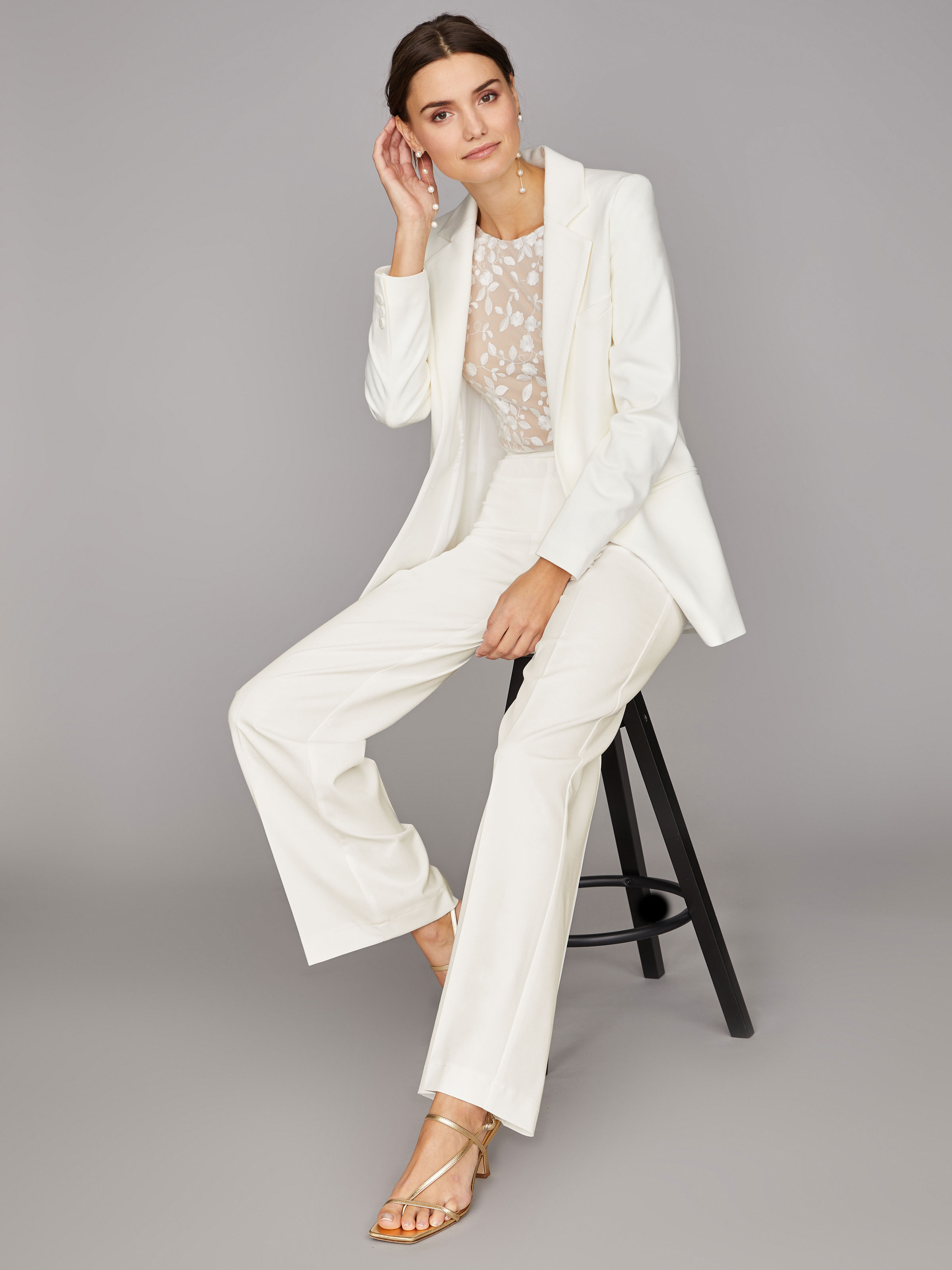 Crémefarbener Braut-Blazer mit fallendem Revers Crystal von Limberry Bridal  Studio | LIMBERRY