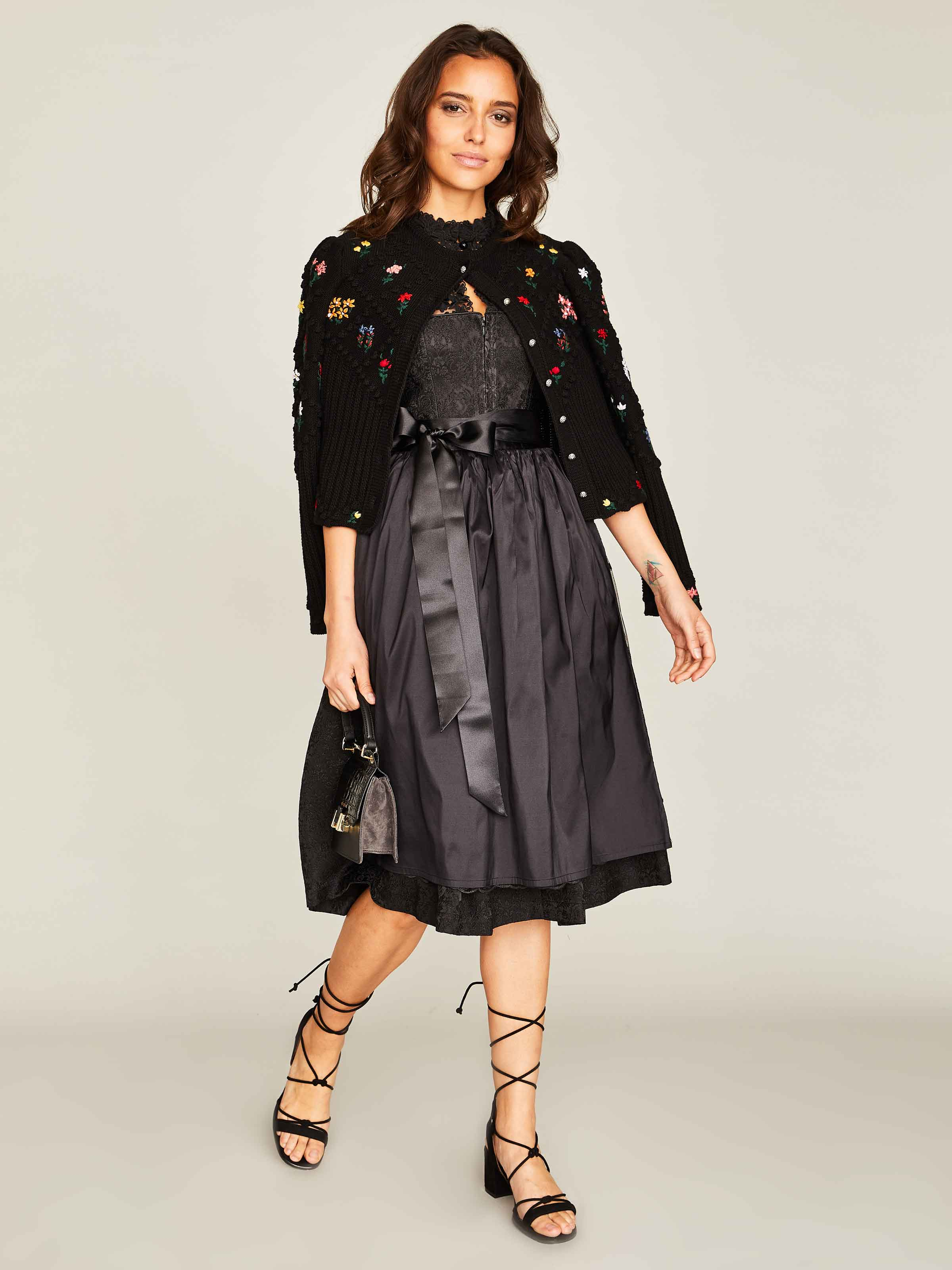 Dirndl in Schwarz mit Wendeschürze Dirndl in Schwarz mit Wendeschürze