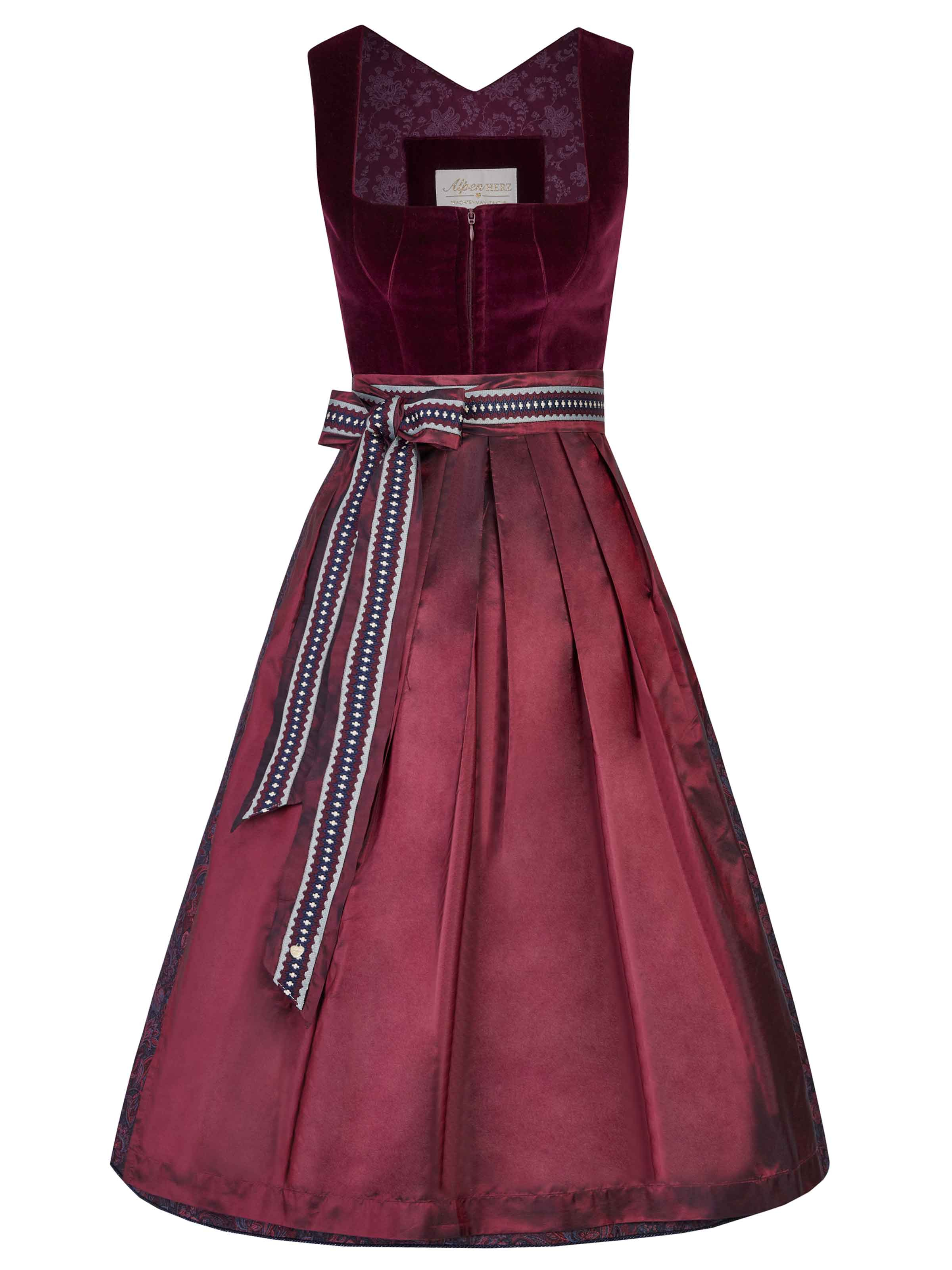Beerenfarbenes Dirndl mit Seidenschürze Beerenfarbenes Dirndl mit Seidenschürze