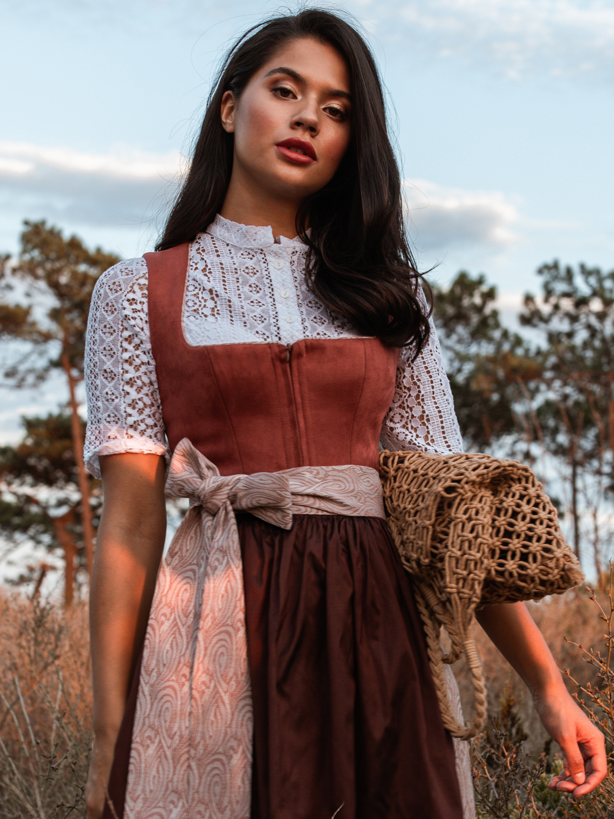 Rostbraunes Dirndl im Animalprint mit zwei Schürzen Rostbraunes Dirndl im Animalprint mit zwei Schürzen