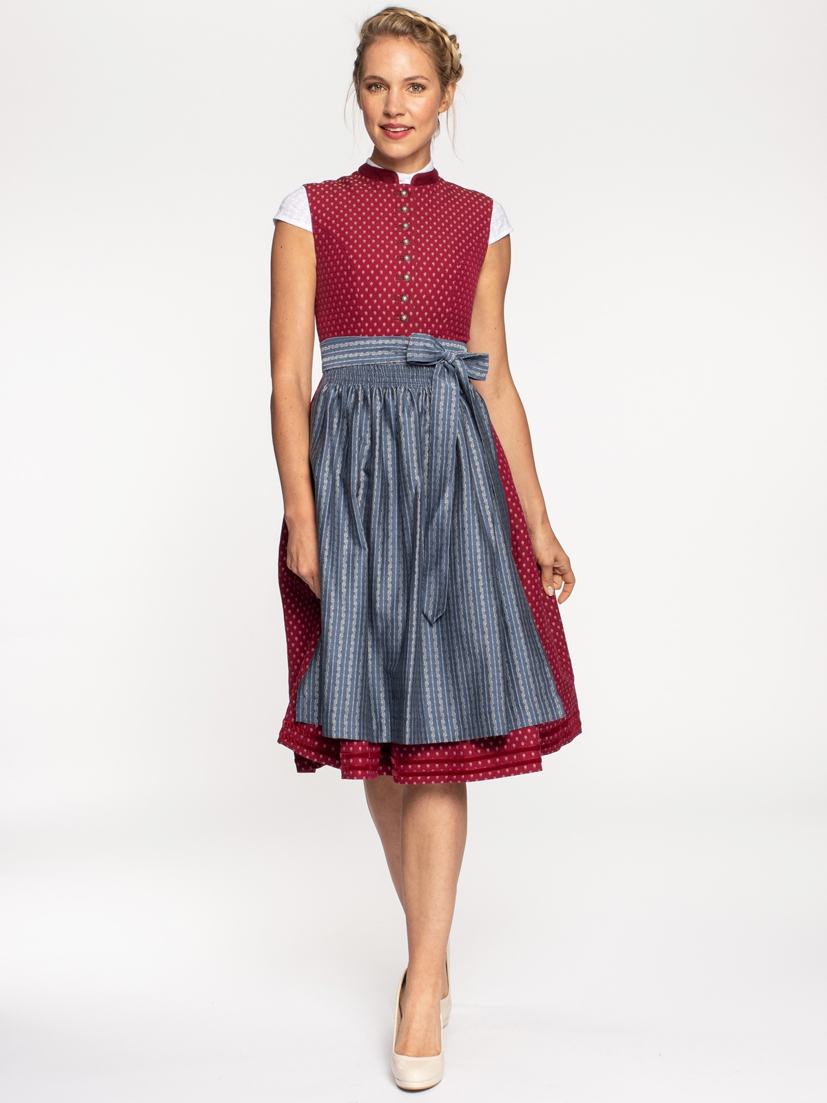 Rotes Dirndl hochgeschlossen Rotes Dirndl hochgeschlossen