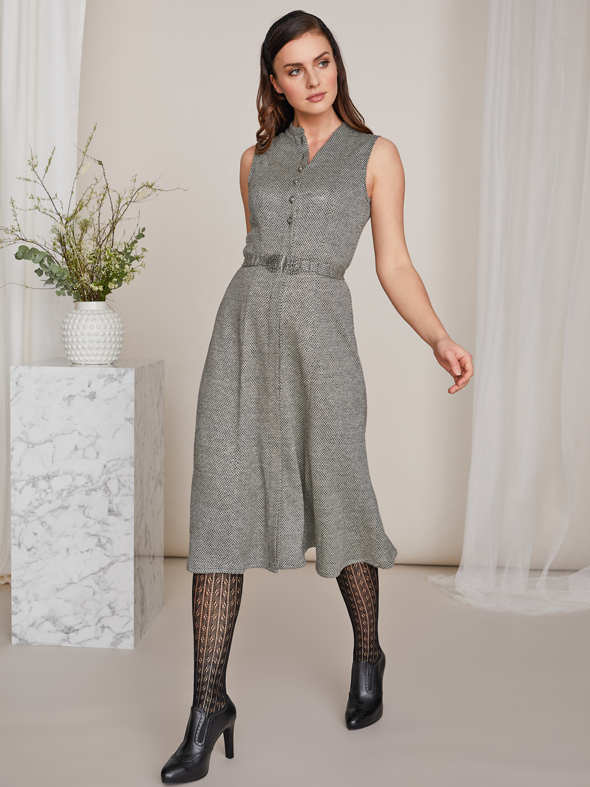 Ärmelloses Midi-Kleid mit Rautenmuster Ärmelloses Midi-Kleid mit Rautenmuster