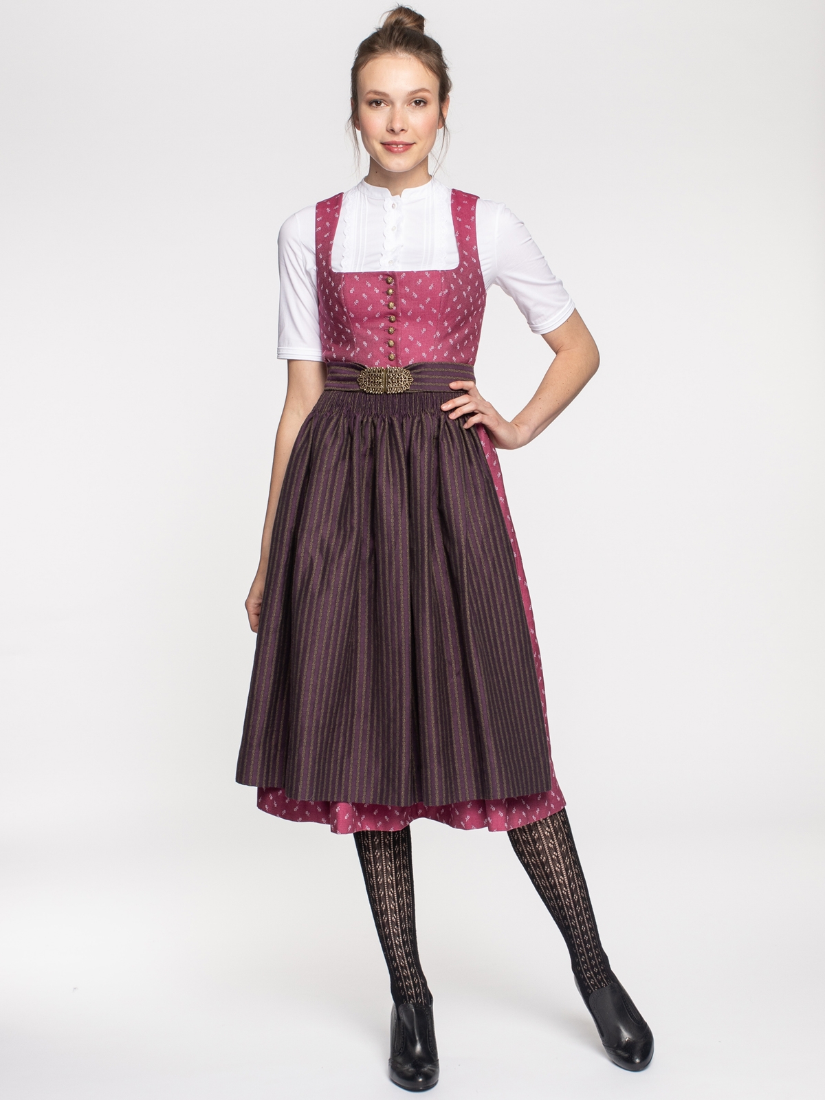 Stretch-Dirndl in Beere mit floralem Muster Stretch-Dirndl in Beere mit floralem Muster