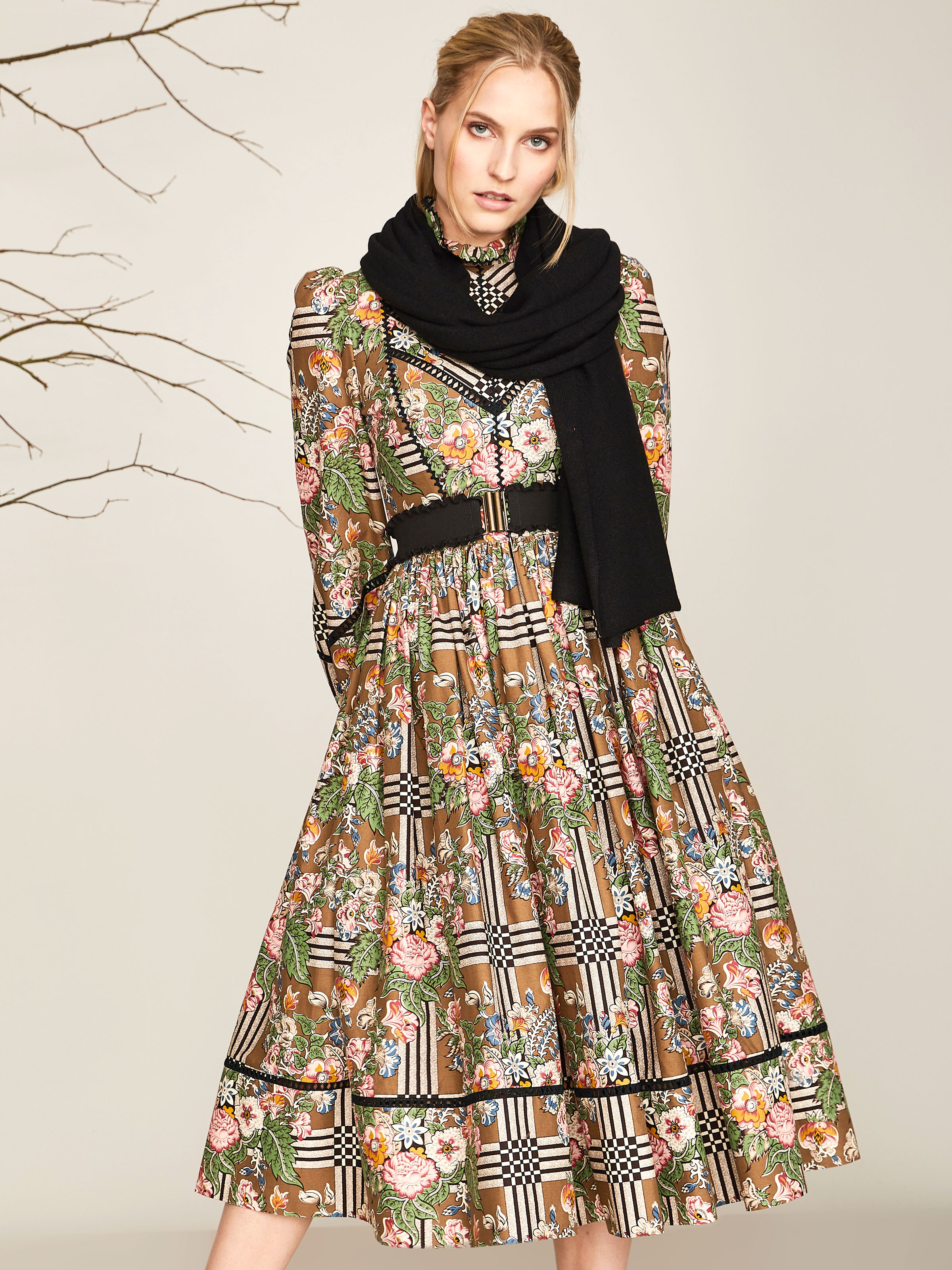 Kleid mit Blumenprint und Puffärmeln Kleid mit Blumenprint und Puffärmeln