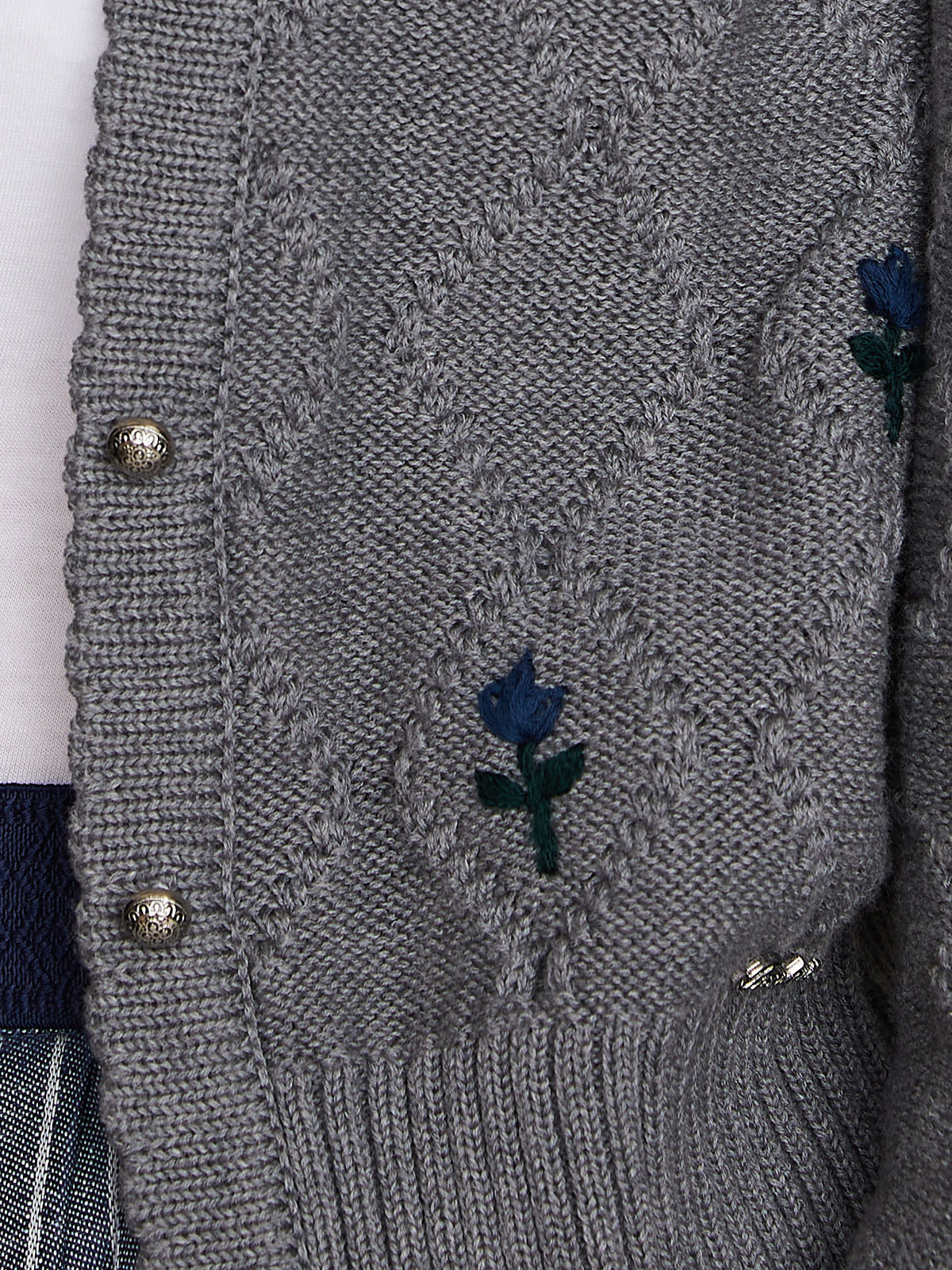 Graue Strickjacke mit Rautenmuster Graue Strickjacke mit Rautenmuster