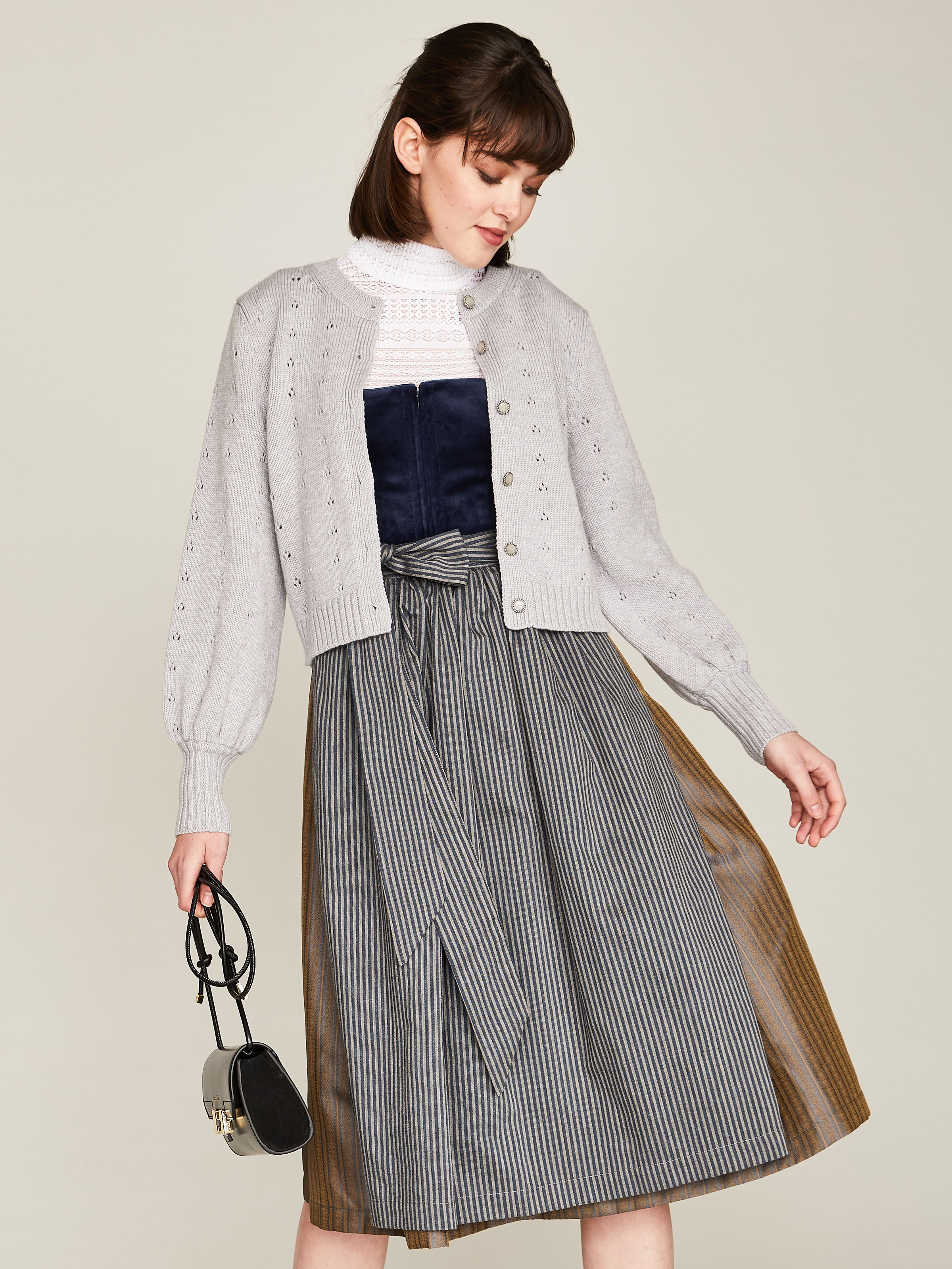 Dunkelblaues Dirndl mit zwei Schürzen Dunkelblaues Dirndl mit zwei Schürzen