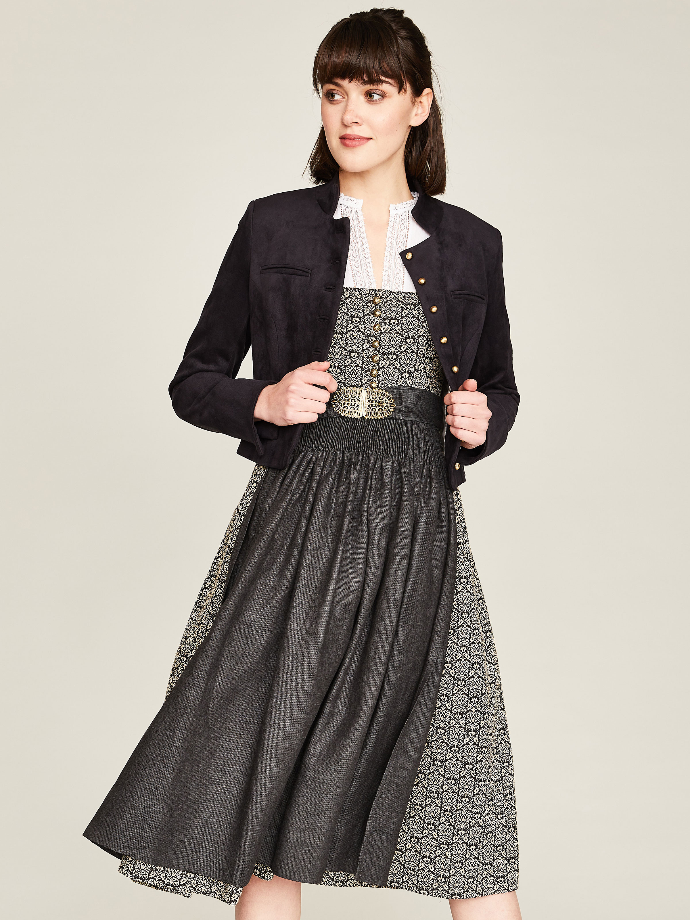 Gemustertes Dirndl in Erdtönen mit Leinen-Schürze Gemustertes Dirndl in Erdtönen mit Leinen-Schürze