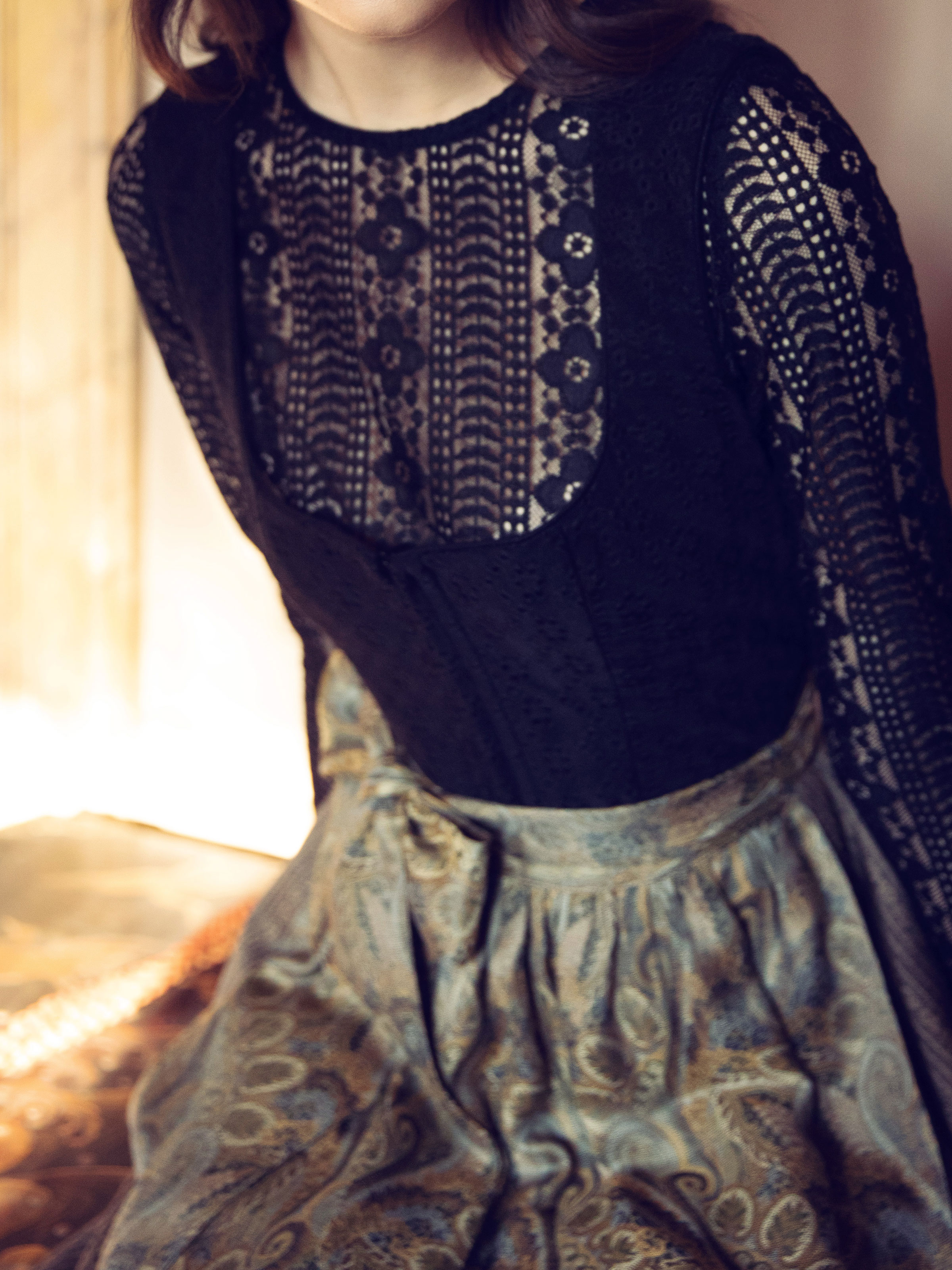 Material-Mix Dirndl mit zwei Schürzen Material-Mix Dirndl mit zwei Schürzen