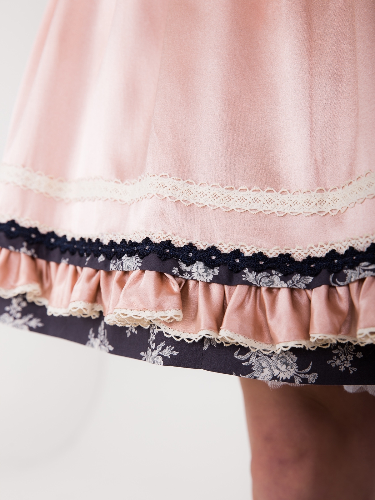 Blaues Dirndl mit rosa Schürze Blaues Dirndl mit rosa Schürze