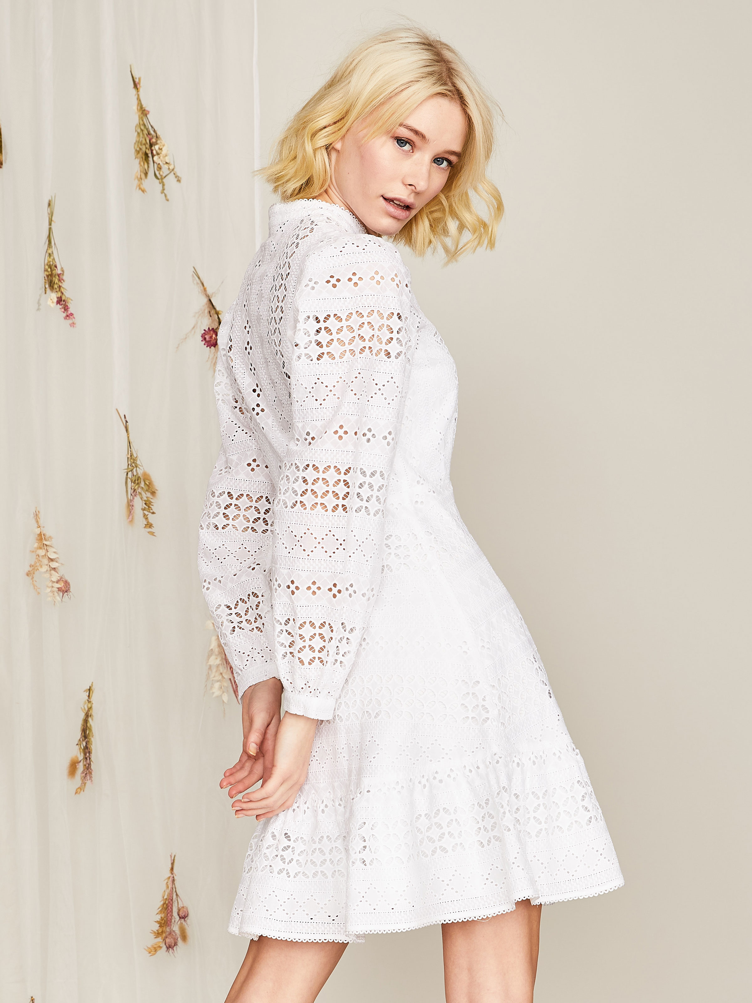 Sommerkleid aus Lochspitze Poppy weiss von LIMBERRY | LIMBERRY