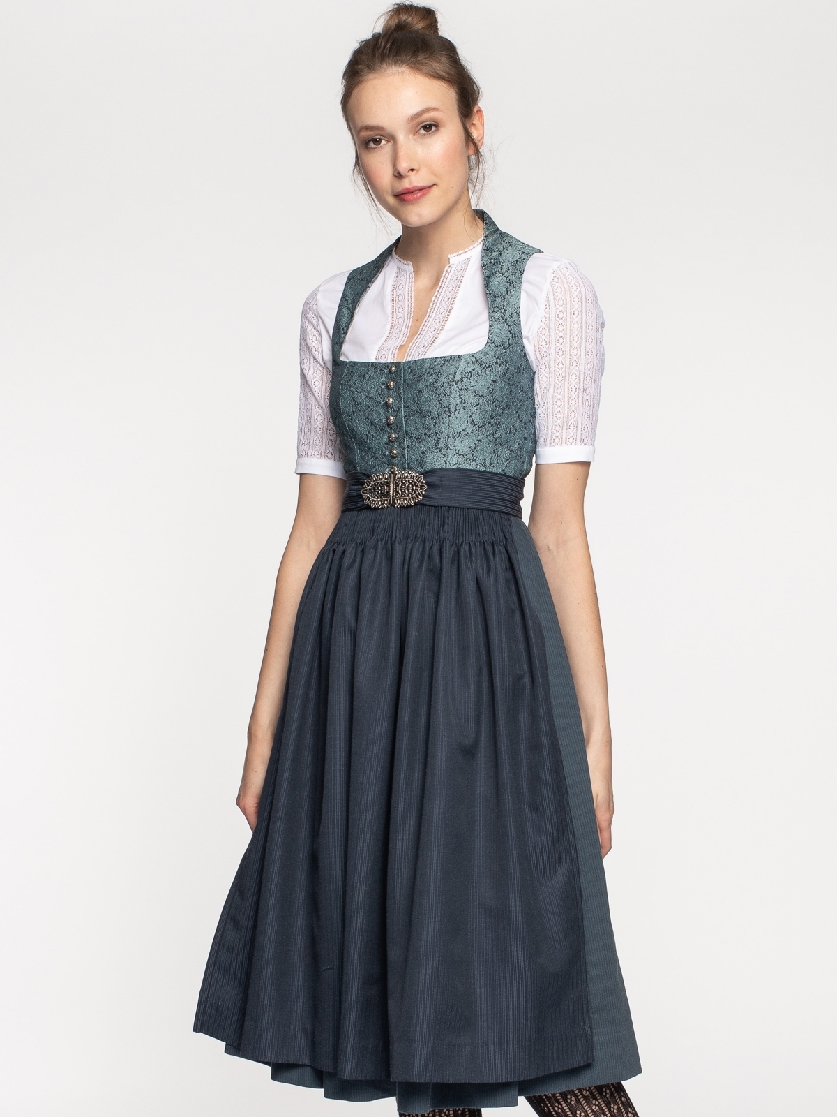 Dirndl Mit Schsschen Und Stehkragen