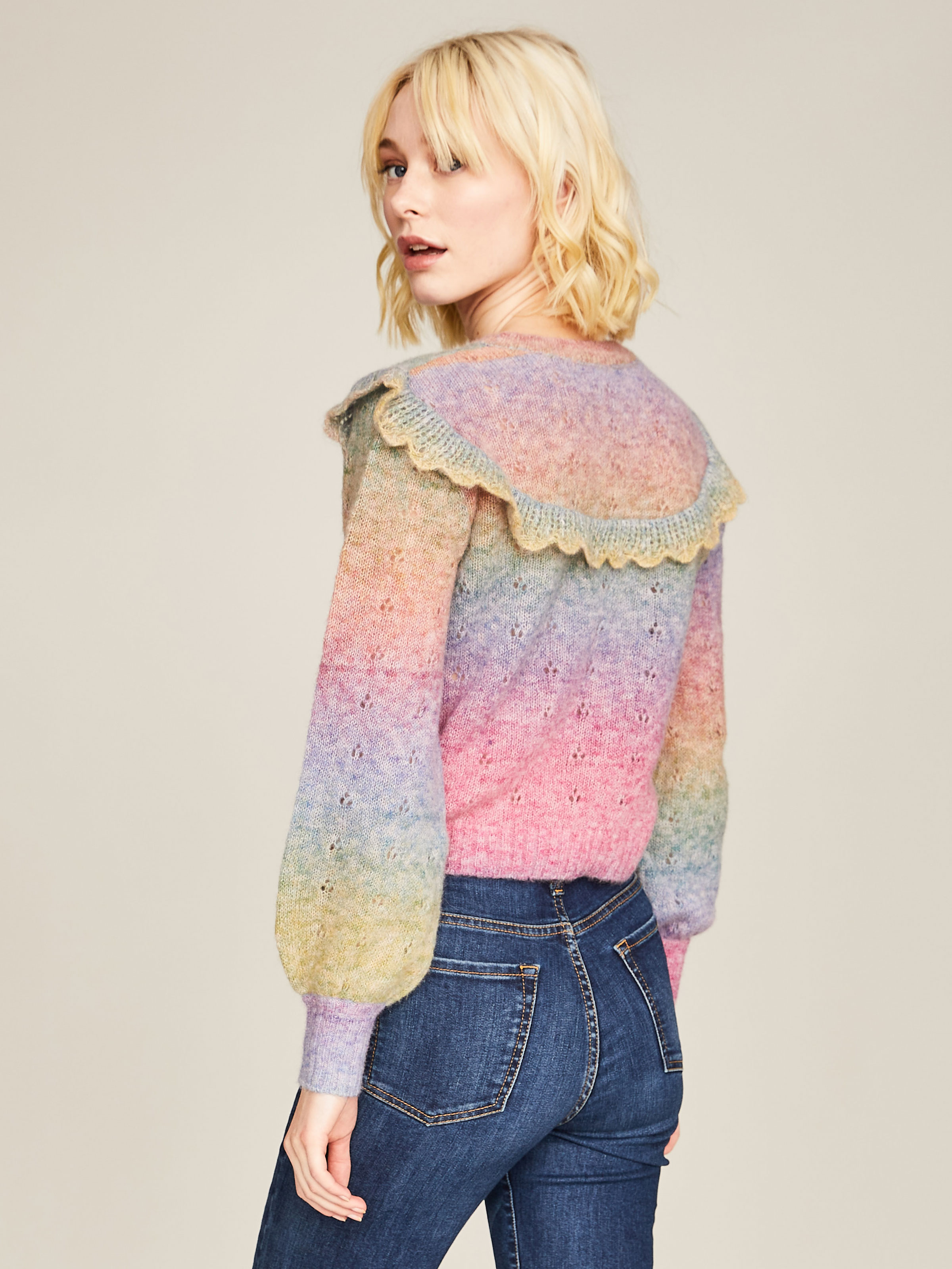 Strickpullover mit Volants Strickpullover mit Volants